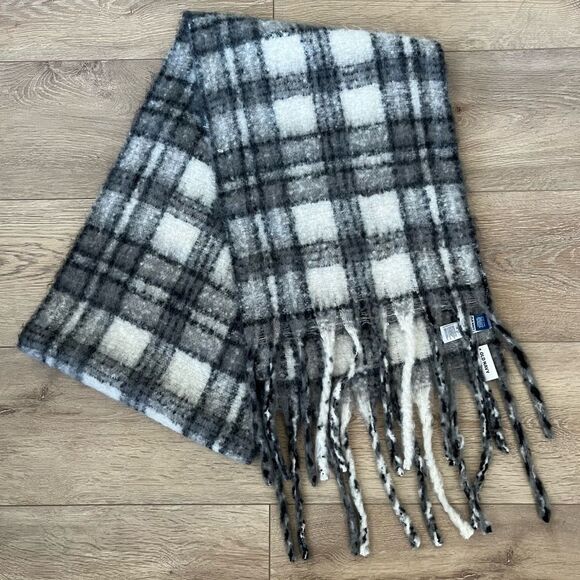 Old Navy Accessories - Old Navy Black And White Plaid Scarf